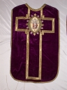 Ornement violet 1 : chasuble, bourse de corporal, étole, manipule