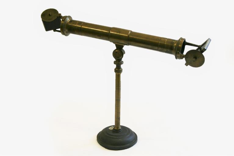 Présentation de la collection d'instruments scientifiques du lycée Émile Zola, Avenue Jean Janvier (Rennes)