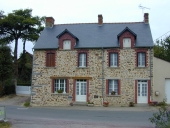 Maisons, rue de la Fontaine (Lieuron)