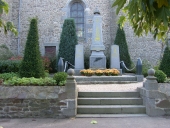 Architecture funéraire : cimetière et monument aux morts sur la commune de Saint-Guinoux
