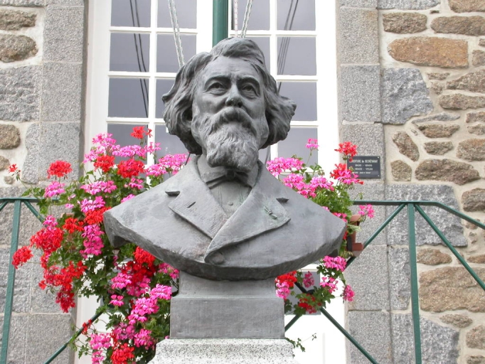 Monument, Place de la Mairie(Plerguer)
