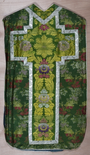 Ornement vert 1 : chasuble, bourse de corporal, étole, manipule, voile de calice