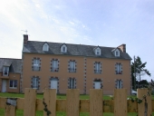 Ancien Hôtel de voyageurs dit Hôtel Continental, actuellement maison, rue de la République ; allée du Stade (Etables-sur-Mer fusionnée en Binic-Etables-sur-Mer en 2016)