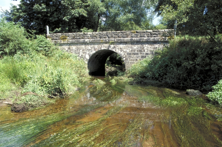 Pont, Croix Rouge (Melrand)