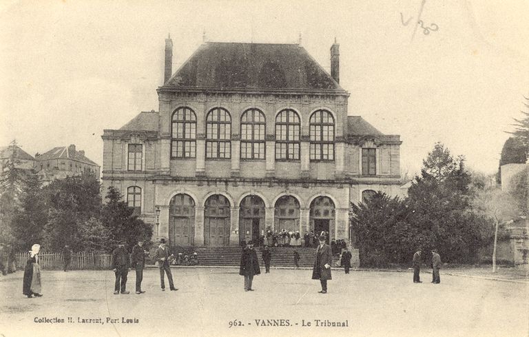 Palais de justice, place de la République (Vannes)
