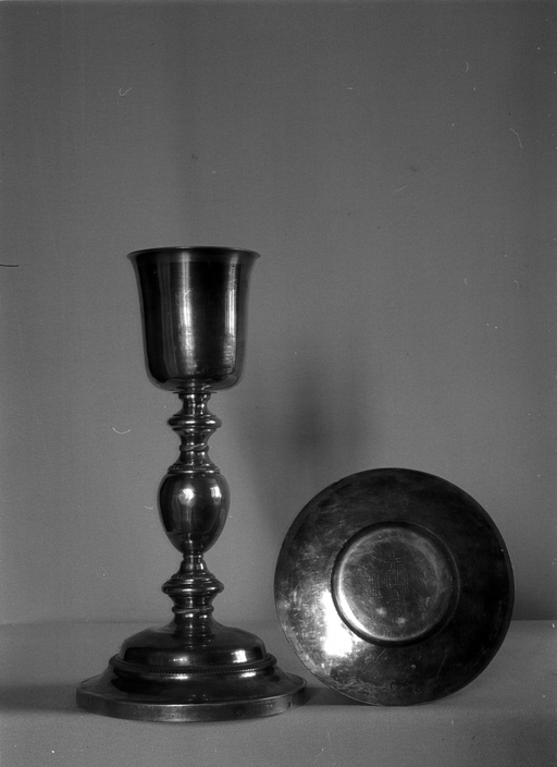 Calice, patène, église paroissiale Saint-Pierre, Saint-Paul (Malguénac)