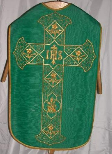 Ornement vert : chasuble, bourse de corporal, étole, manipule, voile de calice