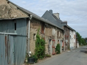 Alignement de maisons, Coulon (Montfort-sur-Meu)