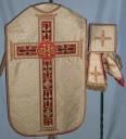Ornement blanc 2 : chasuble, voile du calice, bourse du corporal, étole
