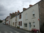 Alignement de maisons, rue des Géraniums (La Chapelle-de-Brain)