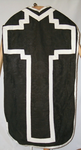 Ornement noir 1 : chasuble