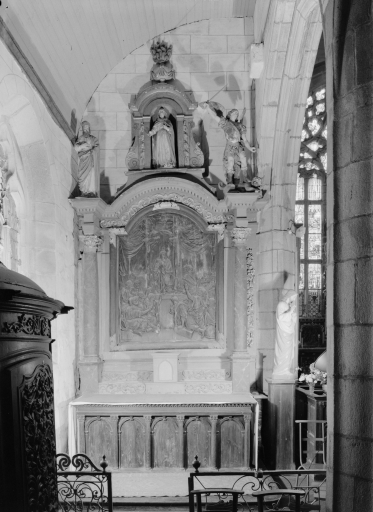 Retable latéral et ses statues dit retable de la Pentecôte