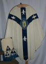 Ornement blanc 4 : chasuble, étole, manipule, bourse de corporal