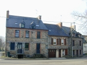 Alignement de trois maisons, 30, 32, 34, 36 rue du Docteur Laënnec (Pipriac)