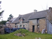 Alignement de trois maisons 2, la Grée (Pipriac)