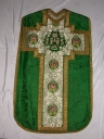 Ornement vert 2 : chasuble, bourse de corporal, étole, manipule, voile de calice