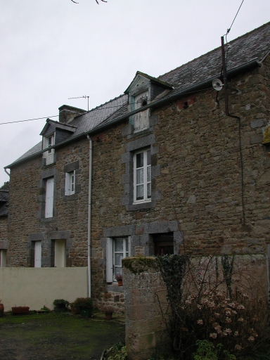 Ferme, actuellement maison, près de la Roche Blanche (Saint-Pierre-de-Plesguen fusionnée en Mesnil-Roc'h en 2019)