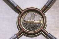 Décor d'architecture : 4 colonnes, 2 piliers, 2 clés de voûte, reliefs