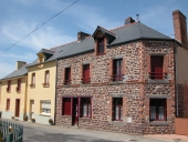 Alignement de maisons, 19-21 rue Principale (Parthenay-de-Bretagne)