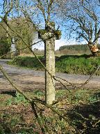 Croix de chemin, dite Croaz Henchou (Mellionnec)