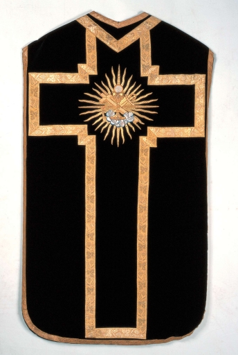 Ornement noir 2 : chasuble, bourse de corporal, étole, manipule, voile de calice