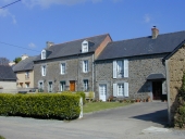 Alignement de trois fermes, la Forge (Meillac)