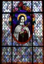 Ensemble de la verrière à personnage de la baie 4 : Sainte Thérèse de l'Enfant-Jésus et des verrières décoratives des baies 0, 3, 8