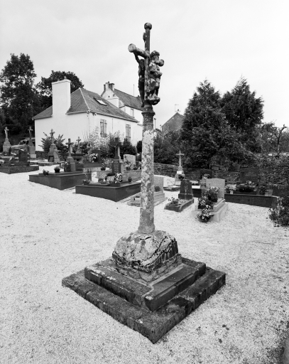 Croix de cimetière, Logonna : bourg (Pont-de-Buis-lès-Quimerch)