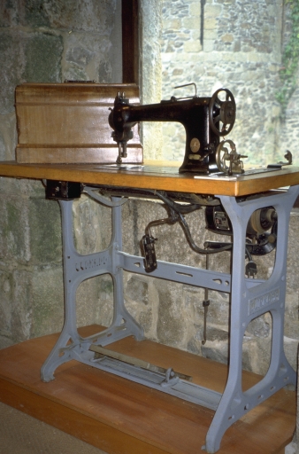 Machine à coudre Singer dite piqûre plate