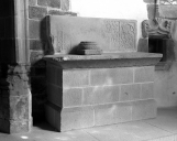 Pierre d'autel, prédelle