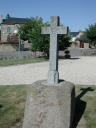 Croix de chemin, place de la Mairie (Québriac)