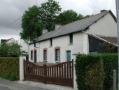 Alignement de deux maisons et de dépendances, 5 rue des Sports (La Chapelle-Thouarault)