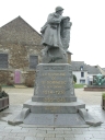 Monument aux morts, place de l'Eglise (Saint-Domineuc)