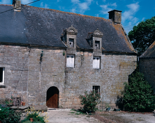 Maison de prêtre, Restemblayes (Mellionnec)