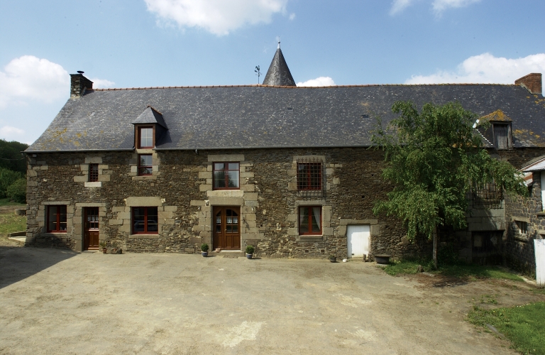 Manoir, actuellement ferme, les Colombières (Pleugueneuc)