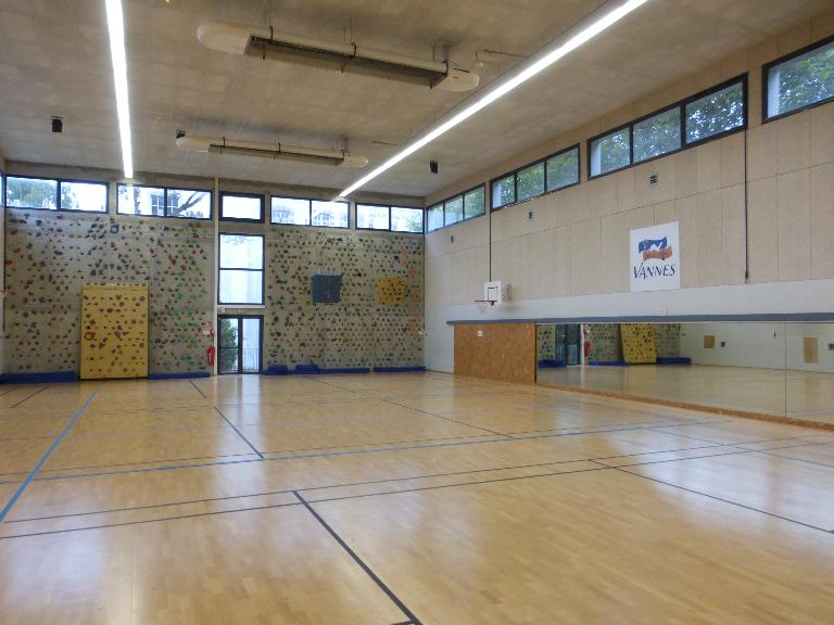 Gymnase Yvonne Sauvet, rue Jean-Marie Allanic (Vannes)