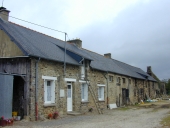 Alignement de cinq logis, l'Eméheuc ; Laimeheuc (Maxent)