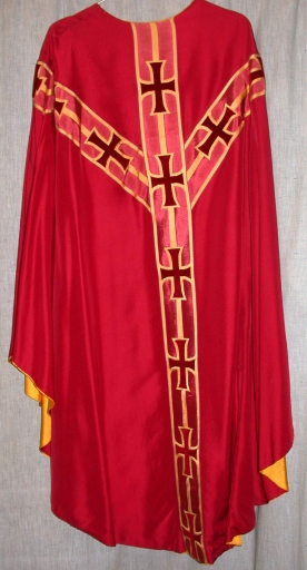 Ornement rouge 1 : chasuble, étole