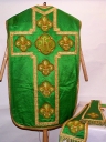 Ornement vert 1 : chasuble, étole, manipule, bourse de corporal (Maure-de-Bretagne fusionnée en Val d'Anast en 2017)
