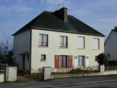Les maisons et les fermes dans la ville sur la commune de Combourg