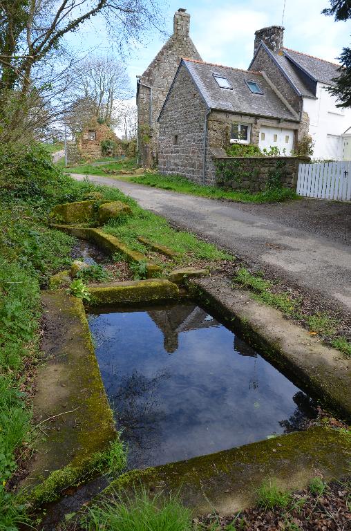 Fontaine et lavoir de Keraël (Ploubezre)