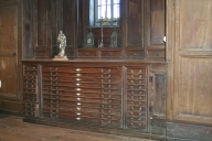 Meubles de sacristie : chasublier, 3 armoires, confessionnal