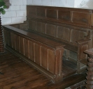 Mobilier du choeur : 8 bancs, 2 stalles et lambris de demi-revêtement