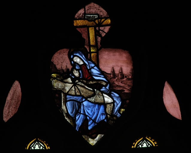 Ensemble de 4 verrières décoratives des baies 2, 5, 7, 9 et verrière à personnages de la baie 00 : Vierge de pitié