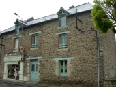 Maison, place de l'église, n°3-4 (Saint-Armel)