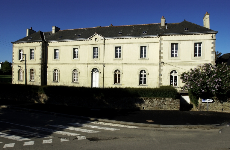 Ancienne école primaire de garçons, 2 square Albert Tostivint (Tinténiac)
