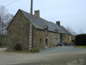 Alignement de deux fermes, la Touche (Sens-de-Bretagne)