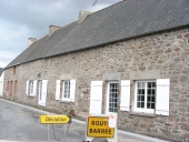 Alignement de maisons, Rue du Violier (Saint-Jouan-des-Guérets)