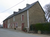 Maisons, alignement de deux logis, rue des deux Croix (La Chapelle-aux-Filtzméens)