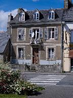 Maison au 14 place de l'église (Plouaret)